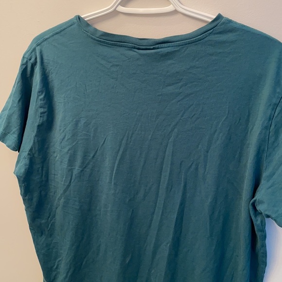Comfortable t shirt .. Never worn - Picture 3 of 3
